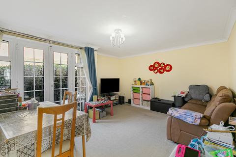 3 bedroom apartment for sale, Robin Way, Staines-upon-Thames, Surrey, TW18