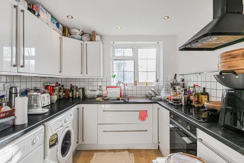 3 bedroom apartment for sale, Robin Way, Staines-upon-Thames, Surrey, TW18