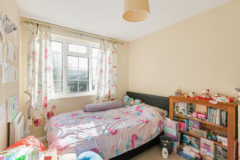 3 bedroom apartment for sale, Robin Way, Staines-upon-Thames, Surrey, TW18