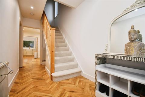 3 bedroom semi-detached house for sale, Queens Way, Cottingham