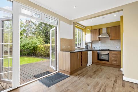3 bedroom semi-detached house to rent, Kingsway, New Malden KT3