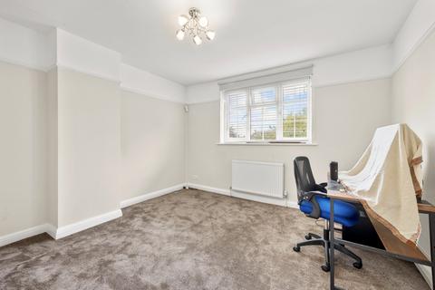 3 bedroom semi-detached house to rent, Kingsway, New Malden KT3