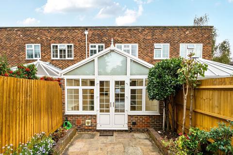 3 bedroom terraced house for sale, Hanover Walk, Weybridge, KT13