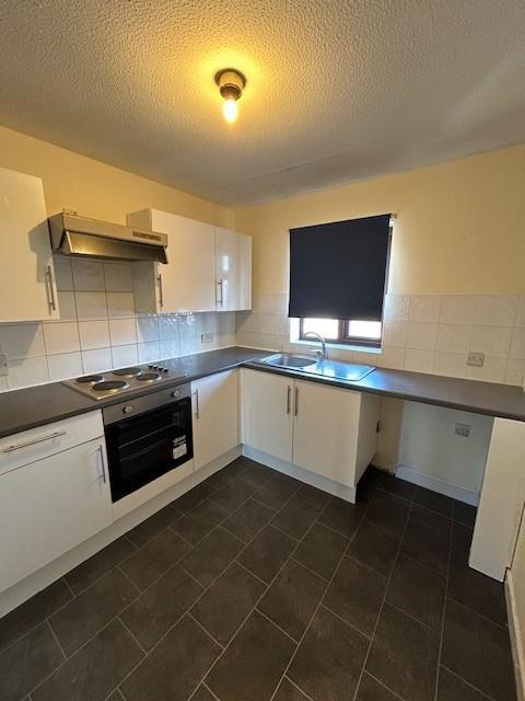 Kitchen 2.jpg