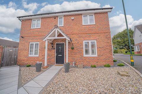 3 bedroom end of terrace house for sale, Mount Close, Cheswick Green, B90