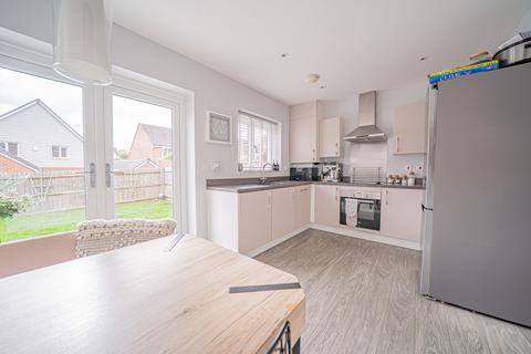 3 bedroom end of terrace house for sale, Mount Close, Cheswick Green, B90