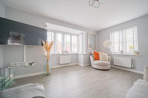 3 bedroom end of terrace house for sale, Mount Close, Cheswick Green, B90