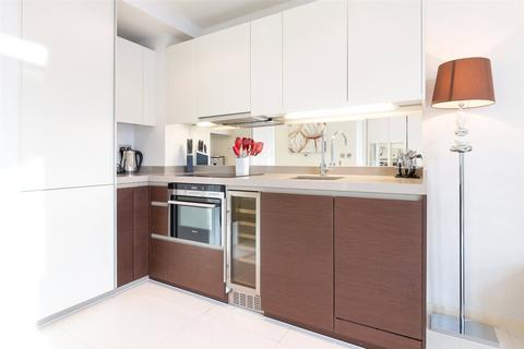Studio to rent, Baltimore Wharf, London E14