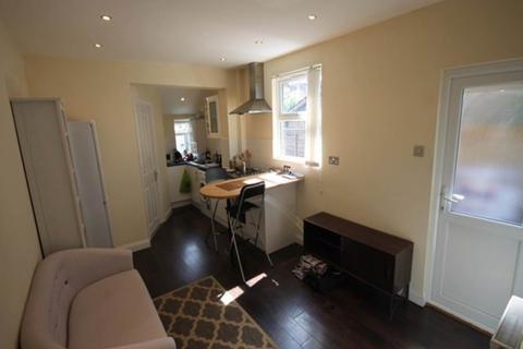 2 bedroom flat to rent, Livingstone Road, Walthamstow, London