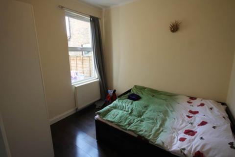 2 bedroom flat to rent, Livingstone Road, Walthamstow, London