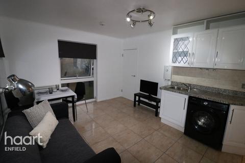 1 bedroom semi-detached house to rent, Avalon Close, ENFIELD