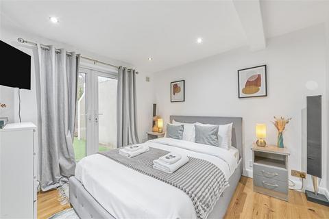 2 bedroom flat to rent, Birdhurst Road, SW18