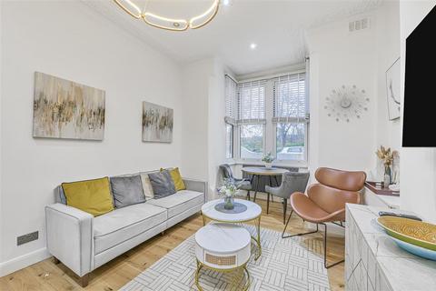 2 bedroom flat to rent, Birdhurst Road, SW18