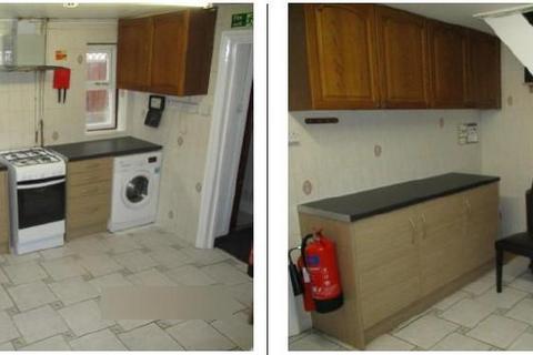 5 bedroom semi-detached house to rent, 53 Roberts road, High Wycombe, HP13