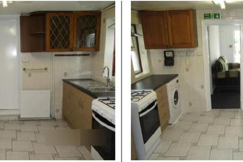 5 bedroom semi-detached house to rent, 53 Roberts road, High Wycombe, HP13