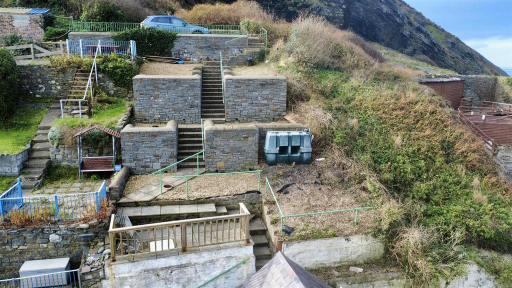 Rear Terraced Gardens