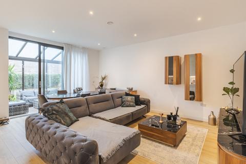 2 bedroom apartment to rent, Inglis Road, London, W5