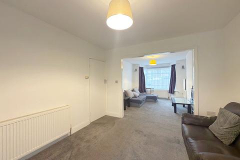 3 bedroom semi-detached house to rent, Greenford, UB6