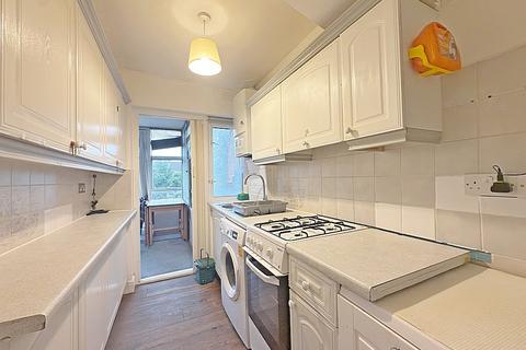 3 bedroom semi-detached house to rent, Greenford, UB6