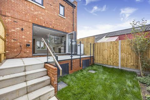undefined, Forge Close, Reading RG4