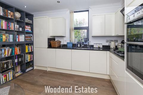 undefined, Gunnersbury Lane, London W3