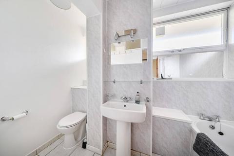2 bedroom flat to rent, Churchill Gardens, Pimlico, London, SW1V