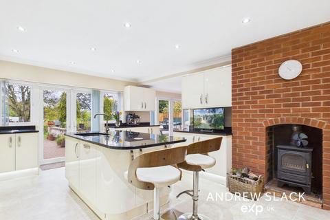 4 bedroom detached house for sale, Fackley Road, Sutton-in-ashfield NG17