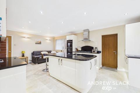 4 bedroom detached house for sale, Fackley Road, Sutton-in-ashfield NG17