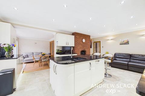 4 bedroom detached house for sale, Fackley Road, Sutton-in-ashfield NG17
