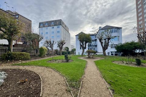3 bedroom apartment for sale, Ravens Court, Alexandra Road, Southend-on-Sea, Essex, SS1