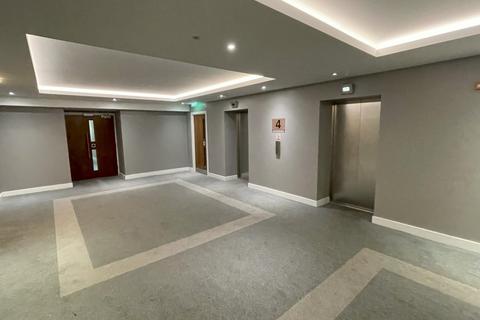 2 bedroom flat for sale, Flat 94, Beaumont Court , 61-71 Victoria Avenue, Southend-On-Sea, Essex SS2 6EB