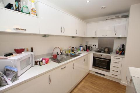 2 bedroom apartment to rent, Guildford Road, Woking GU22