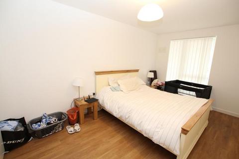 2 bedroom apartment to rent, Guildford Road, Woking GU22