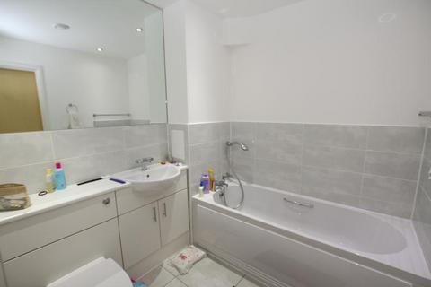 2 bedroom apartment to rent, Guildford Road, Woking GU22