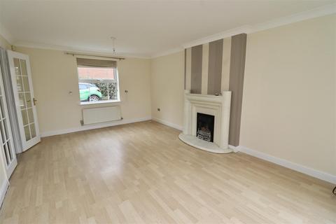 4 bedroom detached house to rent, Willow Drive, Brough