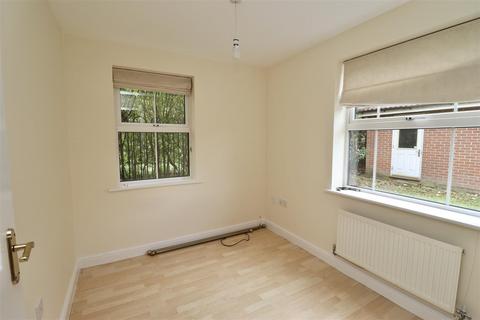 4 bedroom detached house to rent, Willow Drive, Brough