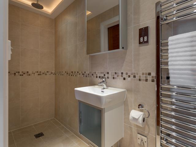 20a Studland Dene-Bathroom-CFP5.jpg