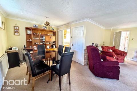 Taymor Place, Welney