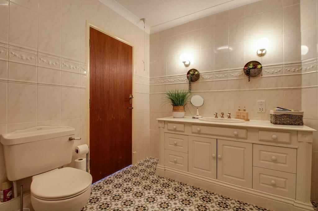 Ensuite