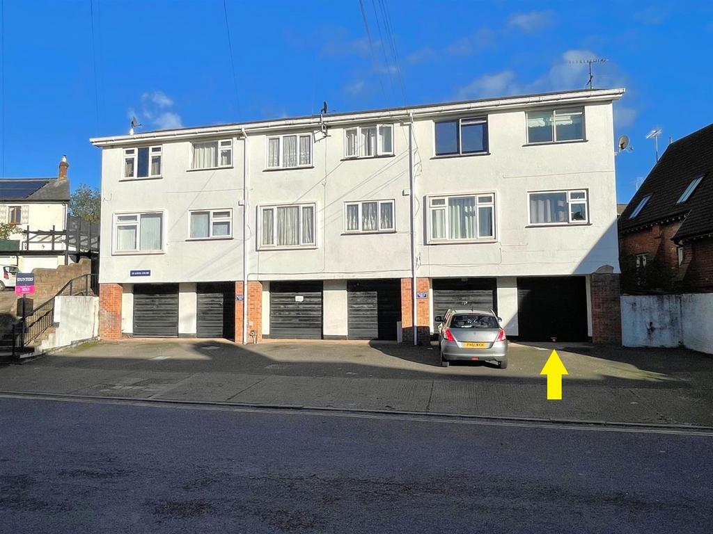 Garage & Parking Space