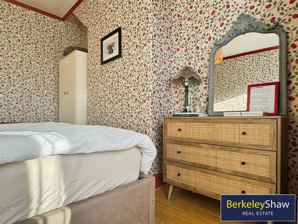 Bedroom 1 (2)