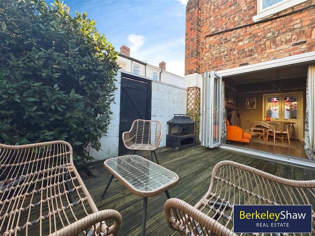 Rear yard (2)