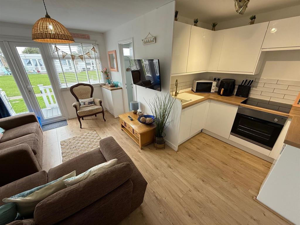 Kitchen/Living Area
