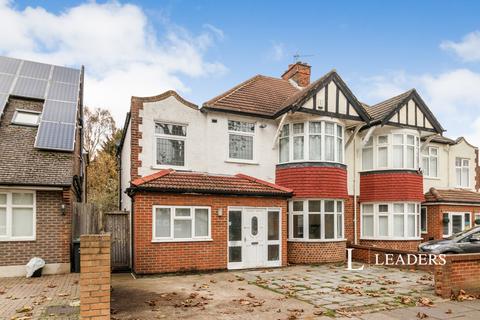1 bedroom in a house share to rent, Elgar Avenue, Surbiton, KT5