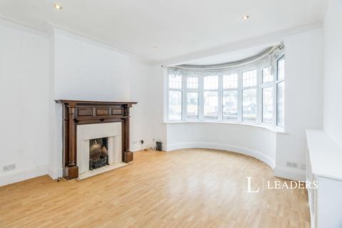 1 bedroom in a house share to rent, Elgar Avenue, Surbiton, KT5