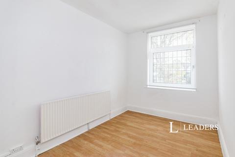 1 bedroom in a house share to rent, Elgar Avenue, Surbiton, KT5