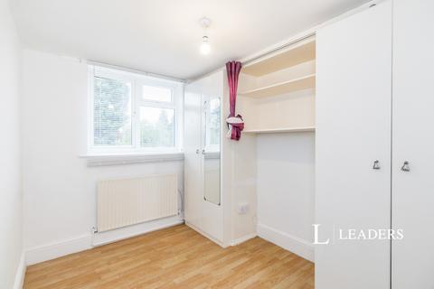 1 bedroom in a house share to rent, Elgar Avenue, Surbiton, KT5