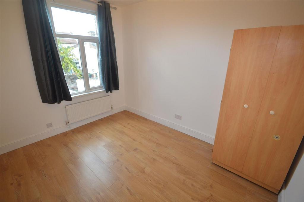 Warley Ave RM8