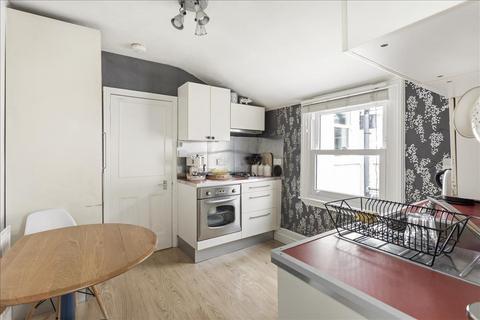 2 bedroom apartment to rent, Gastein Road, Hammersmith, London, W6
