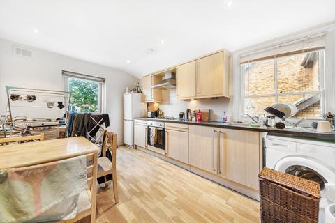 3 bedroom flat to rent, Jelf Road, London